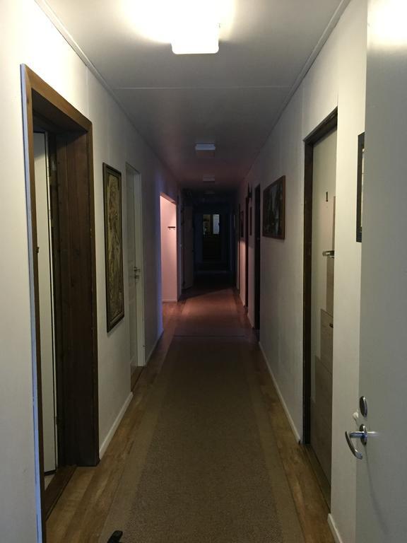 Guesthouse Julia Kajana Exteriör bild